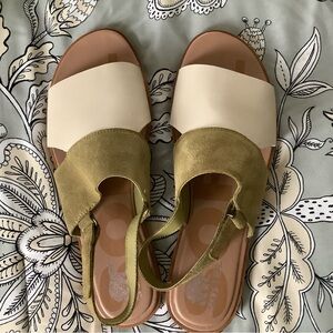 Sorel Cream and Green Sandals with Modern Design